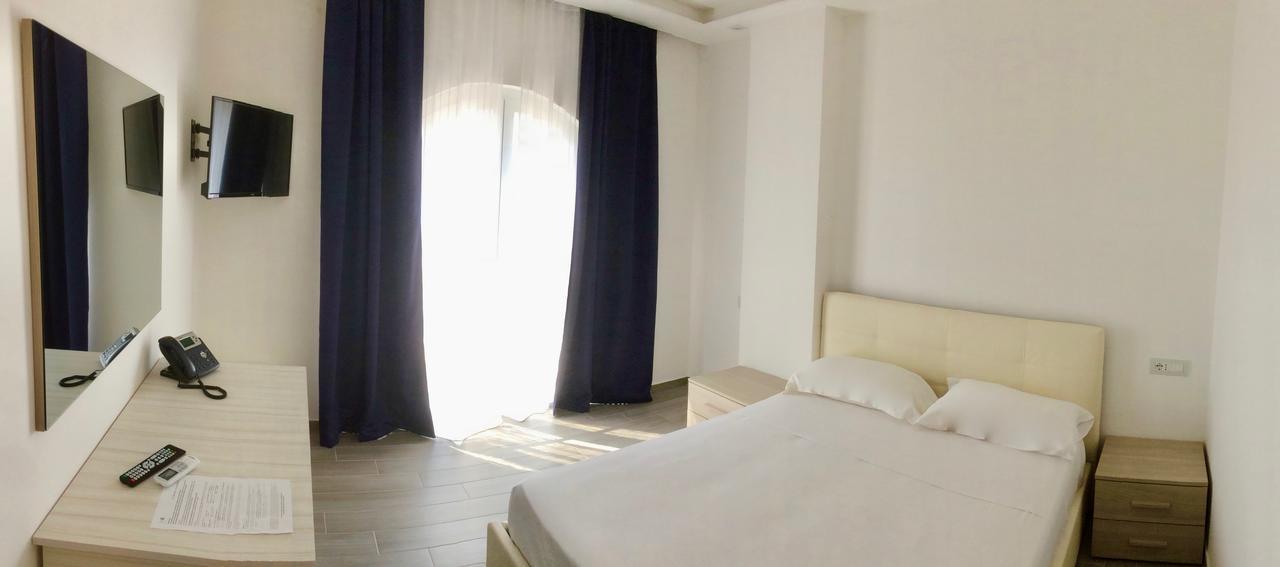 Klaton Beach Hotel Formia Buitenkant foto